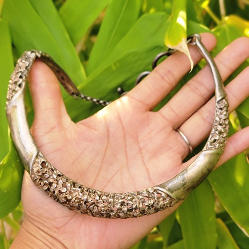 Absolutely amazing RARE Clara Studio 1990s hinged floral collar statement neckla